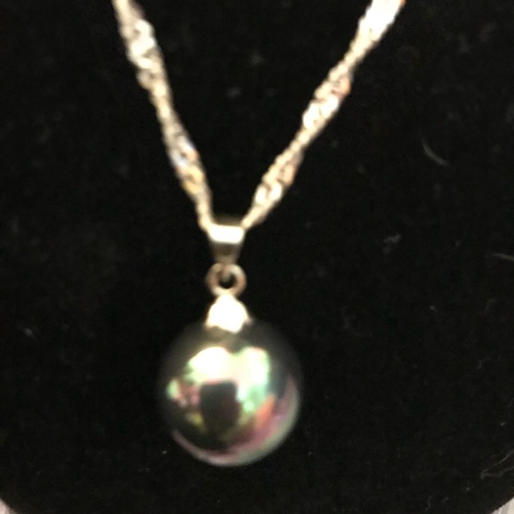 16 MM Tahitian Shell Pearl Pendant White GF Chain - Picture 3 of 4